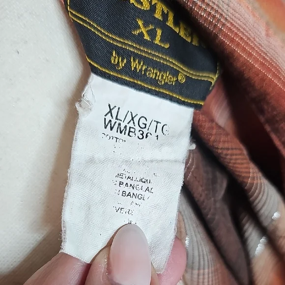 Wrangler Rustler XL Plaid Shirt in Red and Brown - Picture 3 of 4